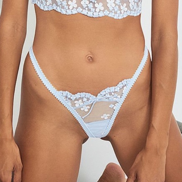 FOR LOVE & LEMONS Daisy Embroidered thong - Picture 2 of 8